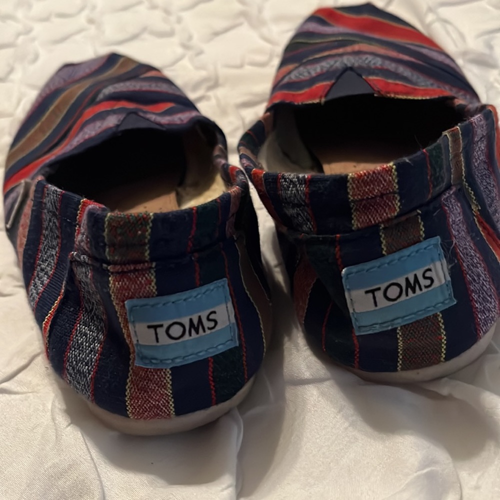 TOMS - Picture 3 of 4
